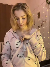 Watch kisskiss_muah recorded live streams from Stripchat on 2025/03/25, Cam Archive